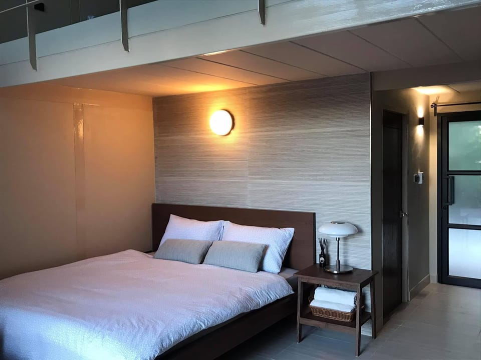 Duplex Family Suite | Blackout drapes, free WiFi