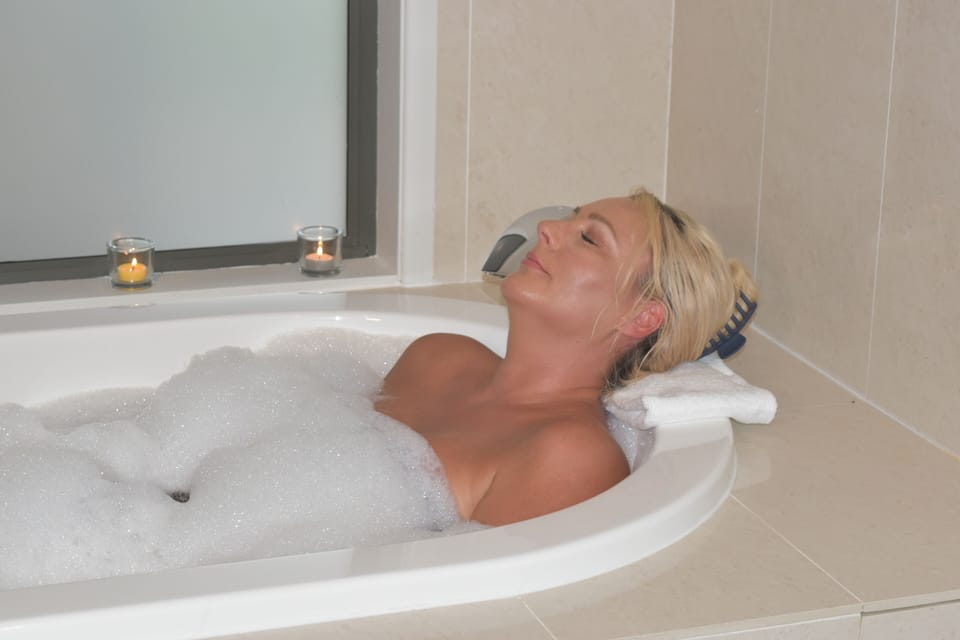 Private spa tub
