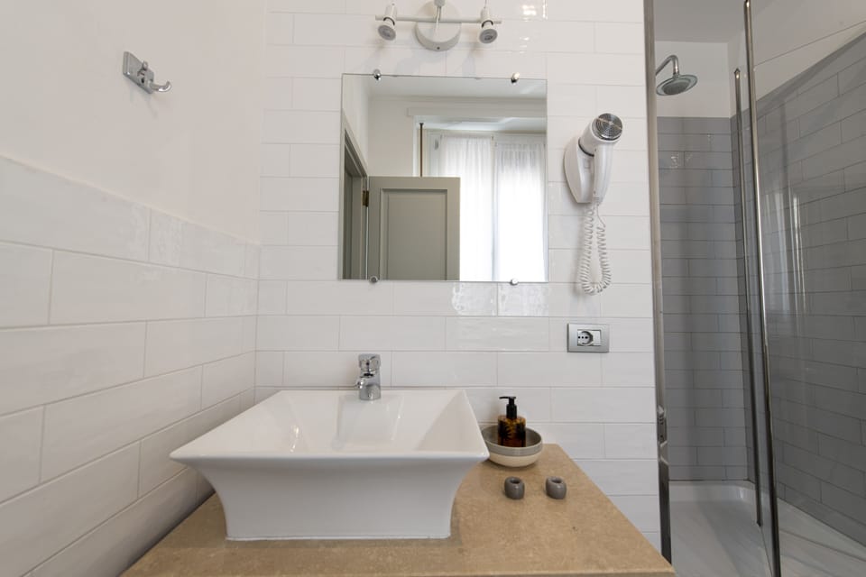Superior Double or Twin Room, City View | Bathroom sink