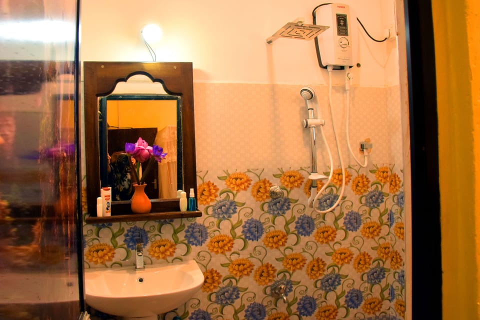 Deluxe Villa | Bathroom | Shower, rainfall showerhead, free toiletries, hair dryer