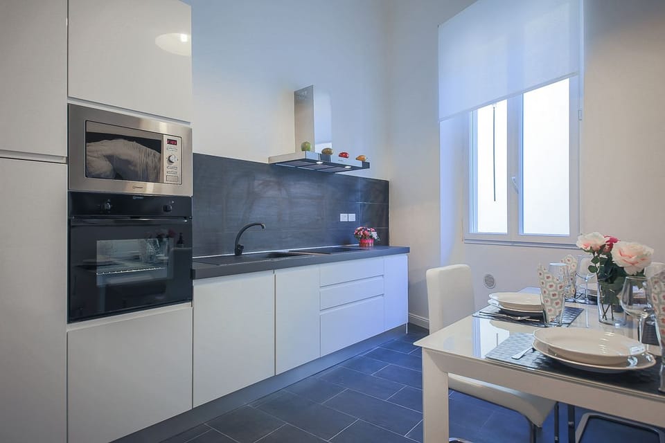 Apartment, 1 Bedroom | Private kitchen | Full-size fridge, microwave, oven, stovetop