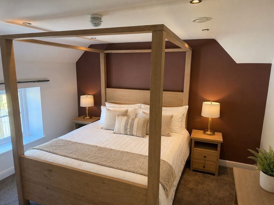 Superior Double Room | Individually decorated, individually furnished, desk, blackout drapes