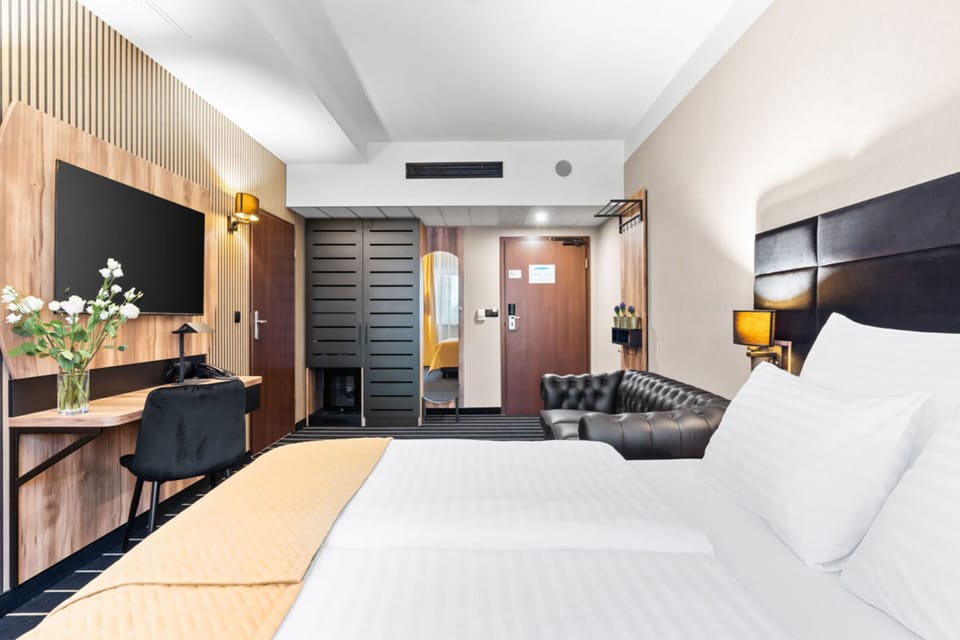 Family Triple Room | Premium bedding, in-room safe, desk, laptop workspace