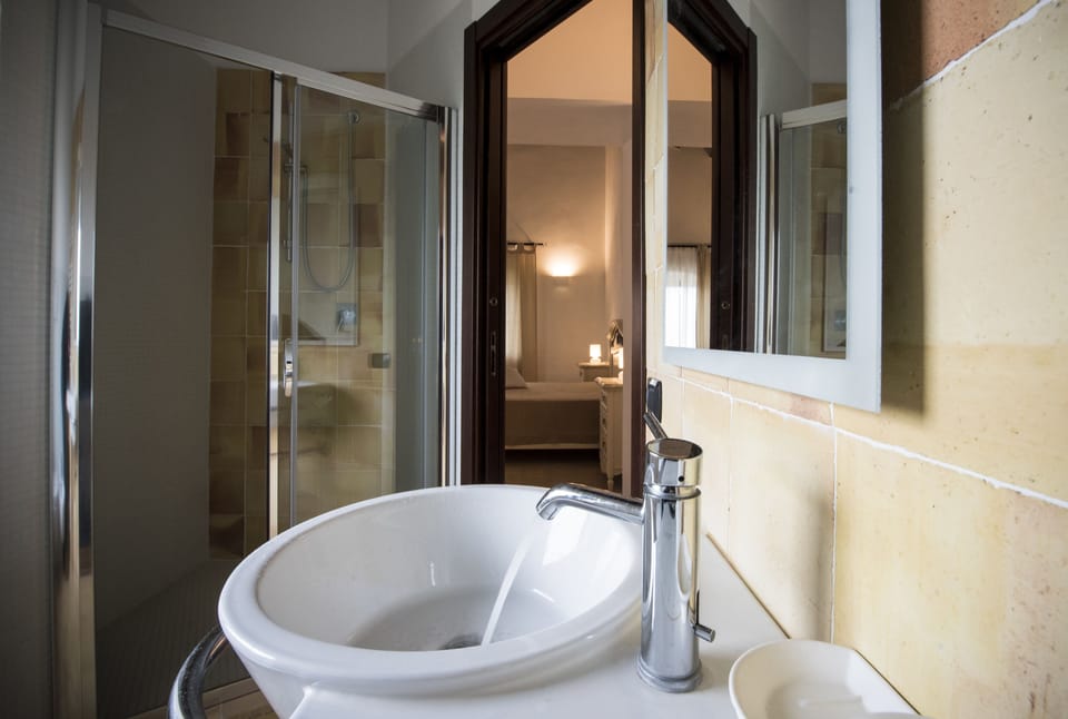 Comfort Room | Bathroom | Shower, free toiletries, hair dryer, bidet