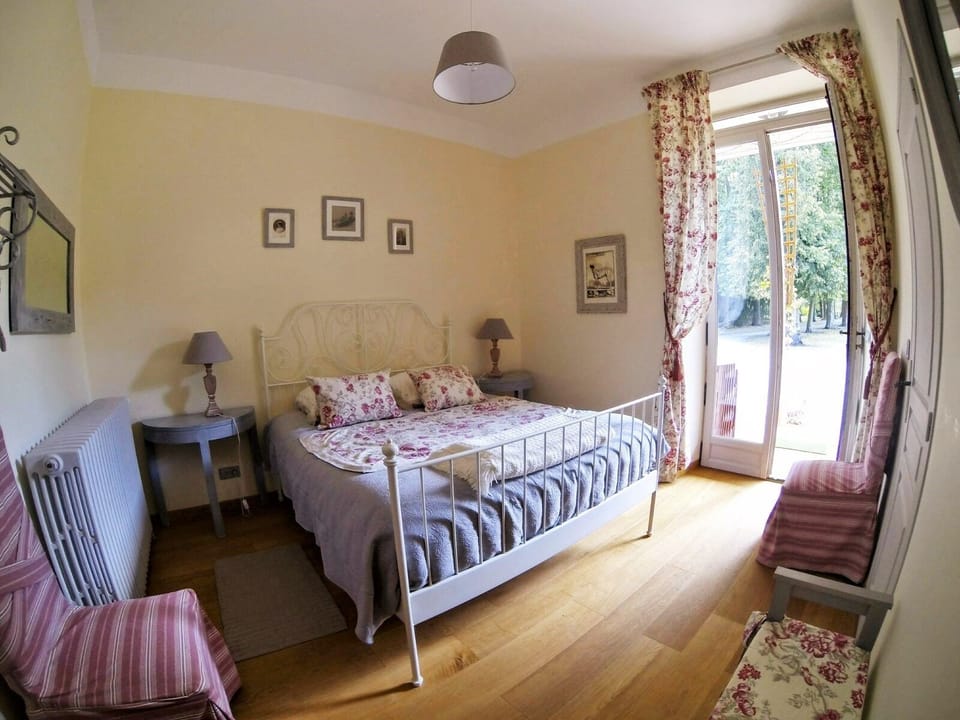 Luxury Double Room (Bambou) | Premium bedding, memory foam beds, individually decorated