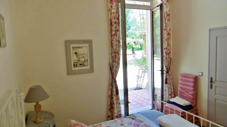 Luxury Double Room (Bambou) | Premium bedding, memory foam beds, individually decorated