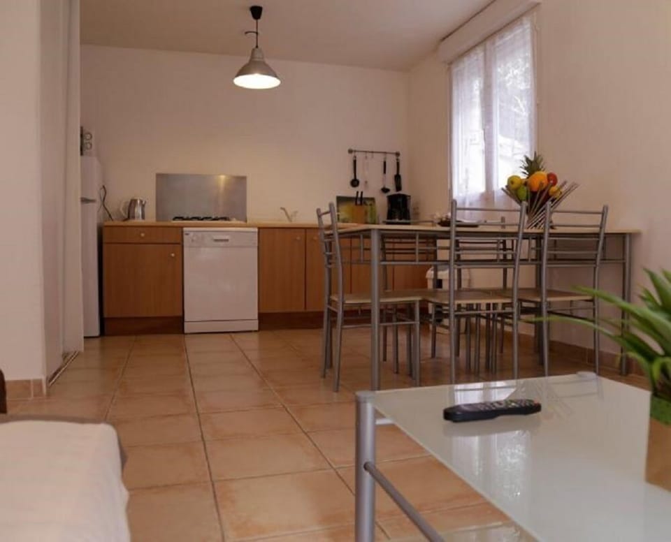 Comfort Villa, 2 Bedrooms (53m²) | In-room dining