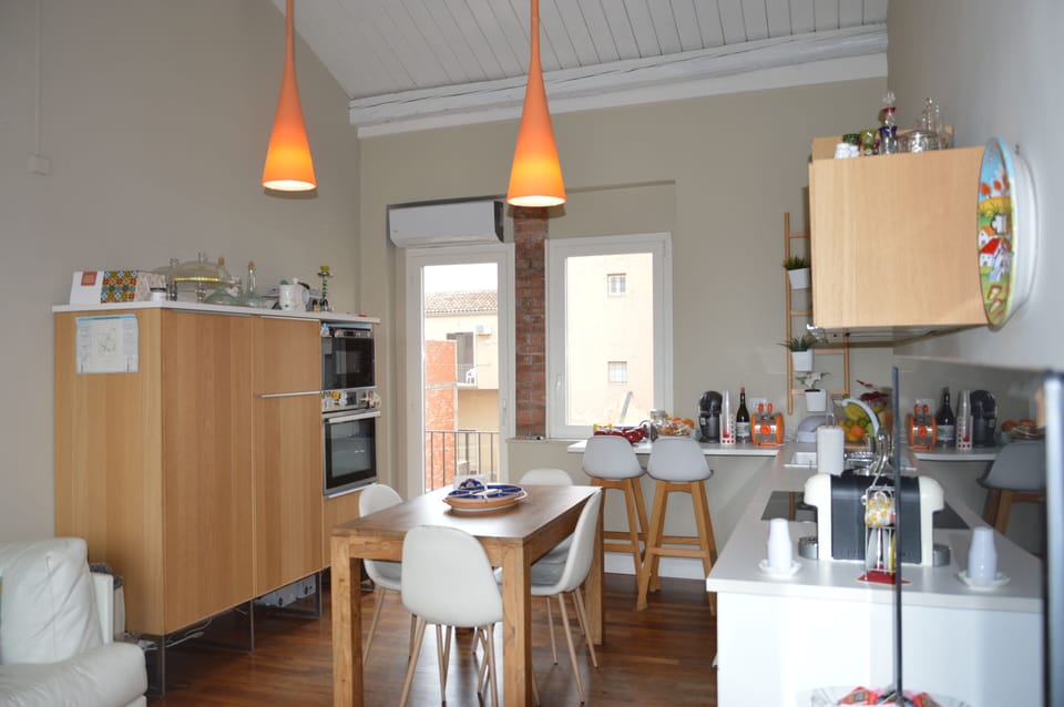 Full-size fridge, coffee/tea maker, electric kettle