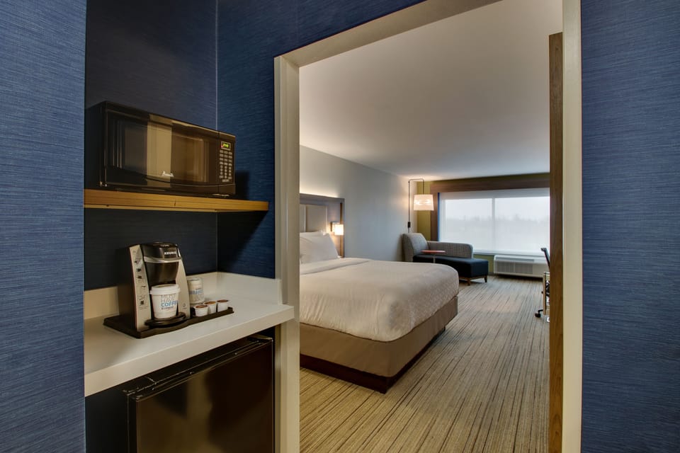 Suite, 1 Bedroom | Premium bedding, pillowtop beds, in-room safe, desk