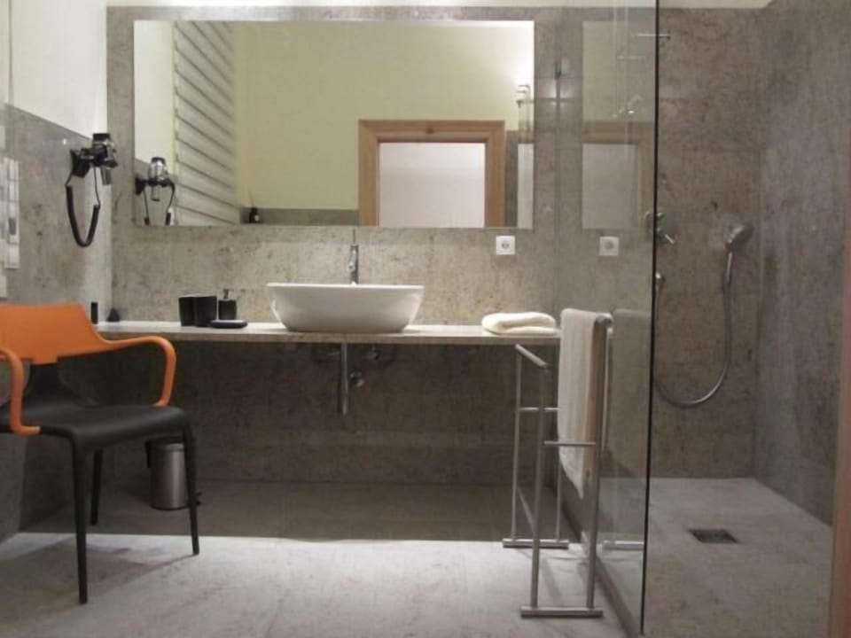 Shower, free toiletries, hair dryer, bathrobes
