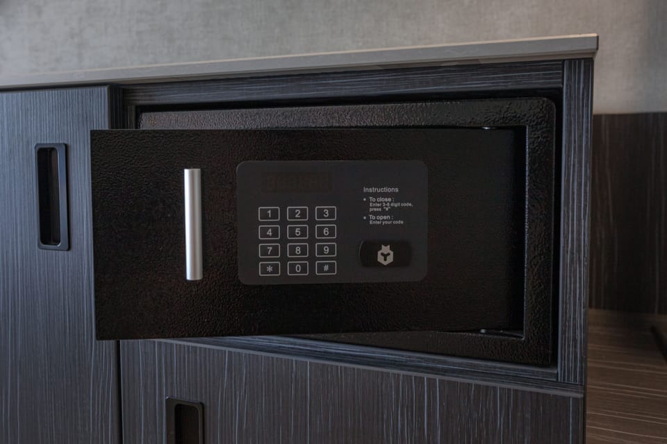 Economy Room | In-room safe, desk, iron/ironing board, free WiFi