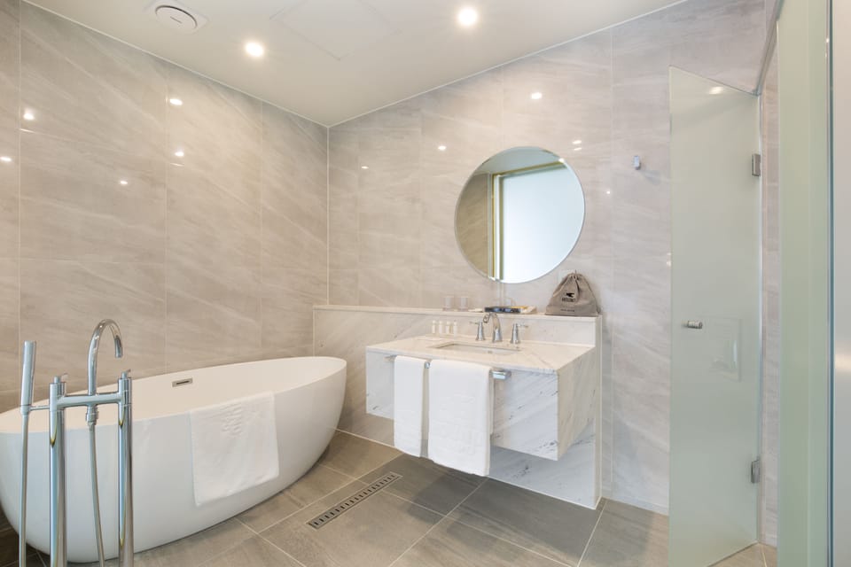 Separate tub and shower, deep soaking tub, rainfall showerhead