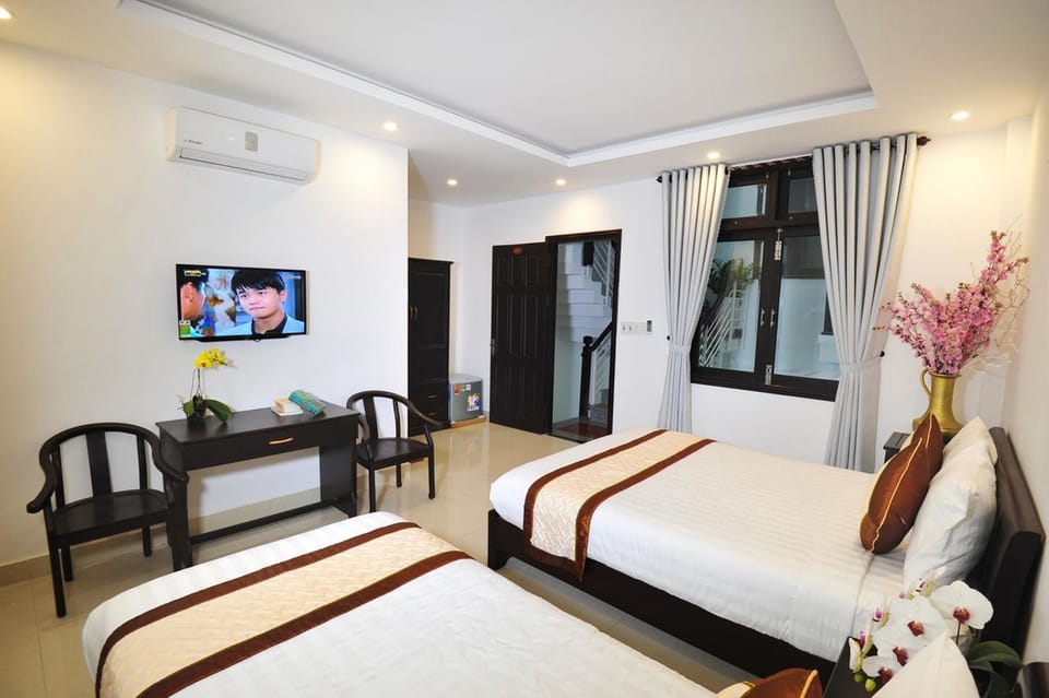 Family Room | Minibar, desk, soundproofing, free WiFi