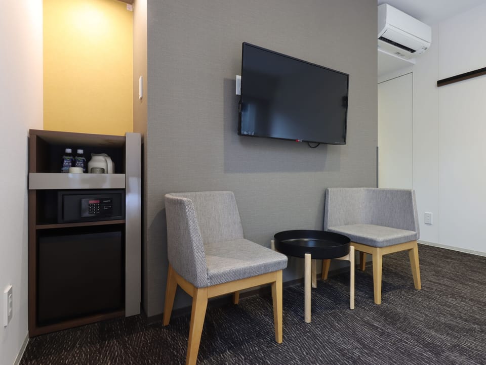 Twin Room, Accessible | In-room safe, blackout drapes, iron/ironing board, free WiFi