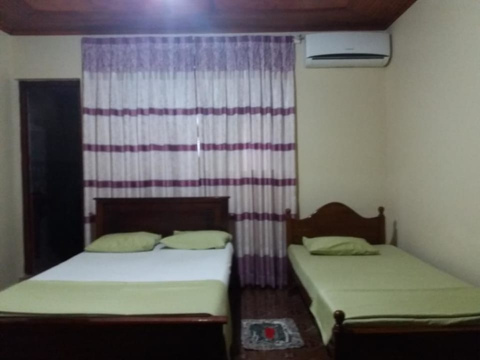 Deluxe Triple Room | Desk, soundproofing, free wired internet