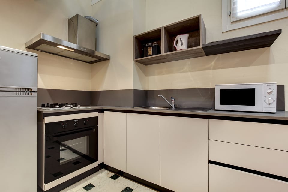 Duplex, 2 Bedrooms | Private kitchenette | Full-size fridge, microwave, oven, stovetop