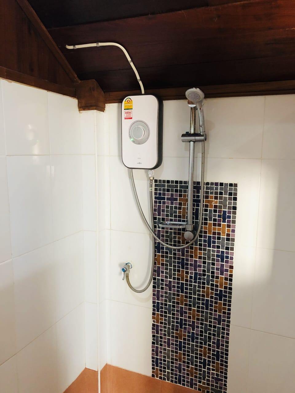 Deluxe Room | Bathroom | Shower, free toiletries, towels
