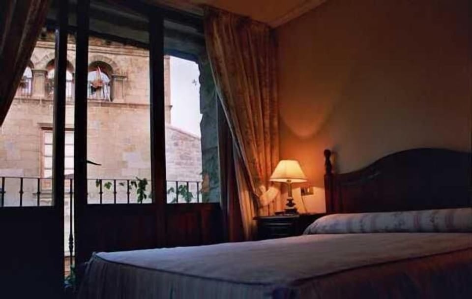 Minibar, desk, iron/ironing board, free WiFi