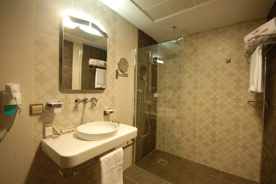 Shower, free toiletries, hair dryer, bathrobes
