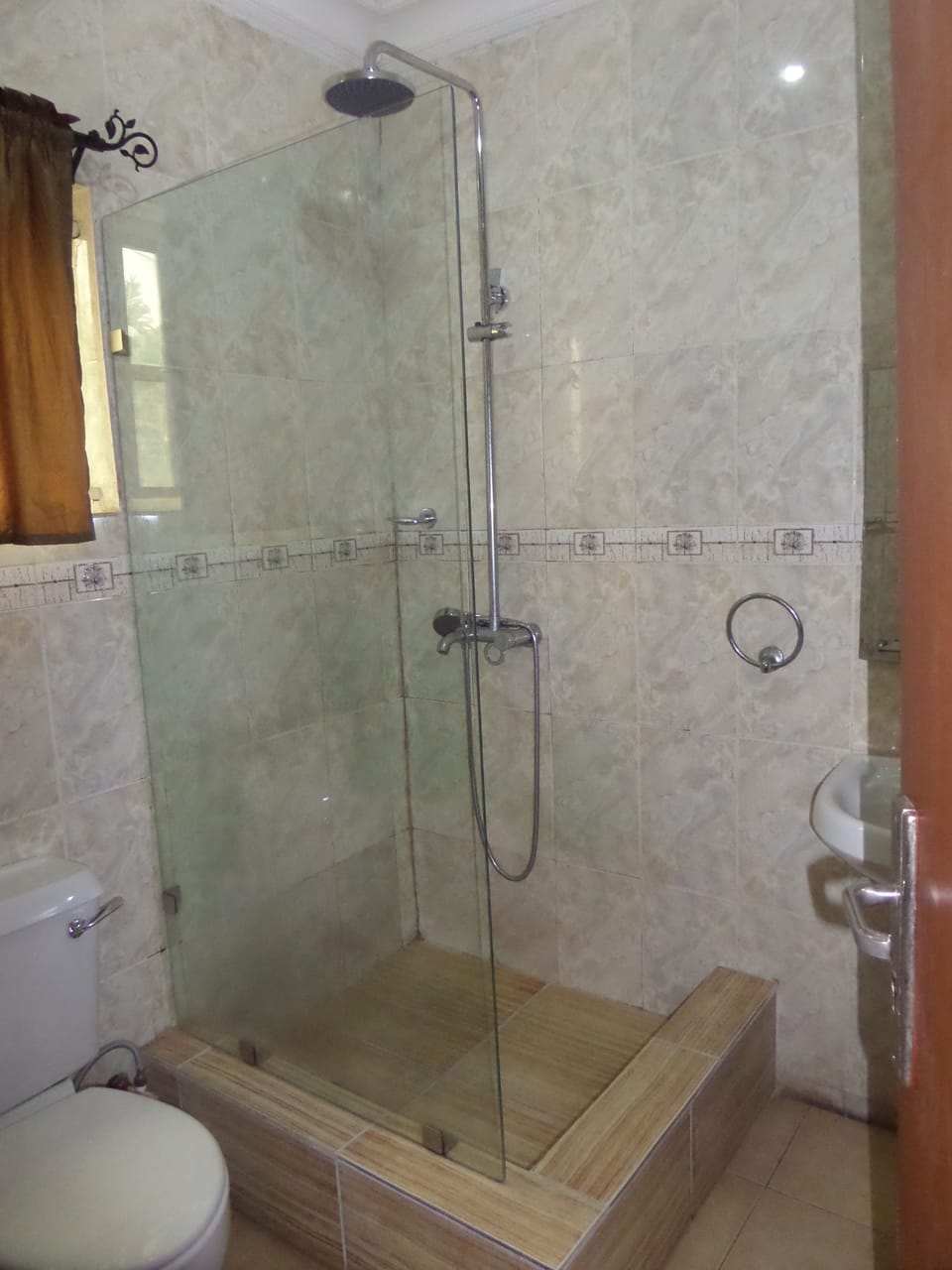 Premium Room, 1 Double Bed | Bathroom | Shower, rainfall showerhead, free toiletries, towels