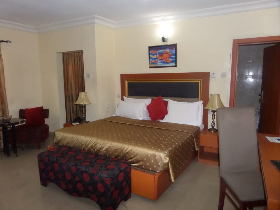 Executive Room | Premium bedding, desk, laptop workspace, internet