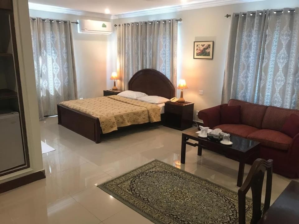 Minibar, desk, soundproofing, free WiFi
