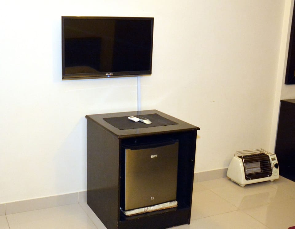 Standard Double or Twin Room | Minibar, desk, soundproofing, free WiFi