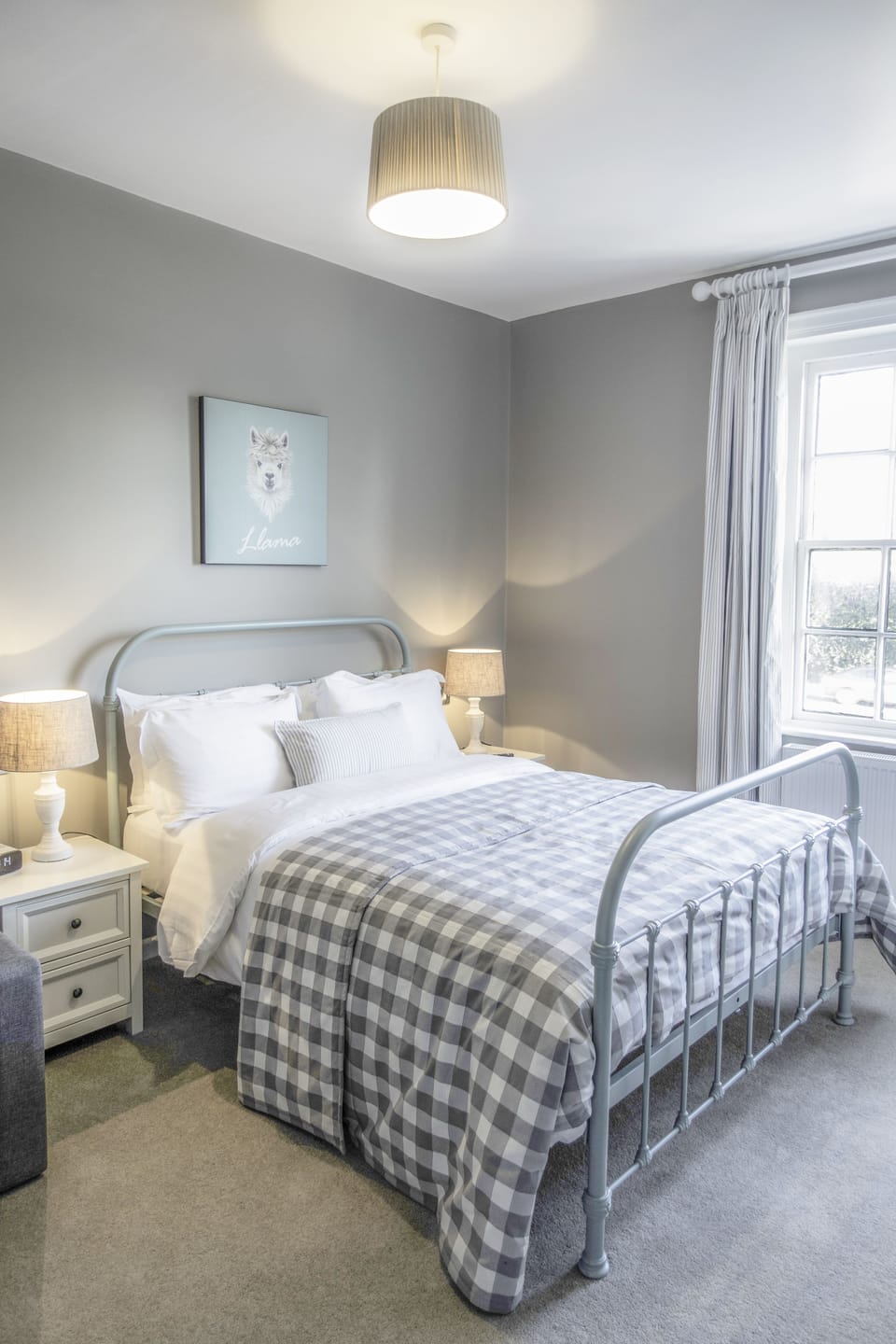 Premium bedding, desk, iron/ironing board, free WiFi