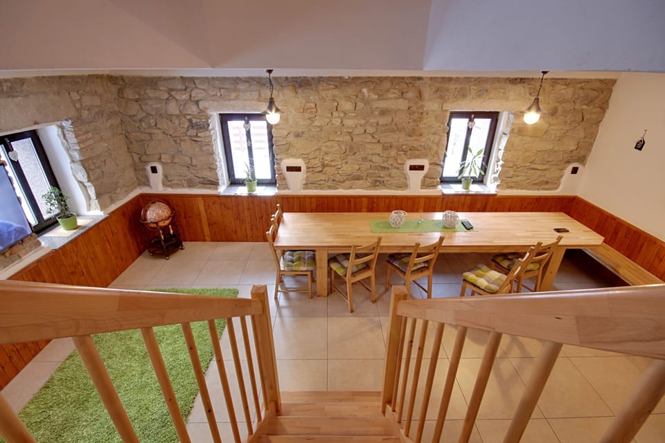 Comfort Chalet, 4 Bedrooms, Non Smoking, Garden View | Living area | Flat-screen TV, fireplace