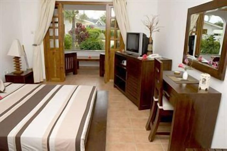 Superior Double Room | 1 bedroom, minibar, in-room safe, desk