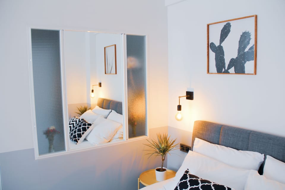 Premium bedding, minibar, blackout drapes, soundproofing
