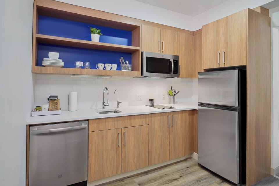 Executive Suite, 1 King Bed with Sofa bed | Private kitchen | Coffee/tea maker, fridge, microwave
