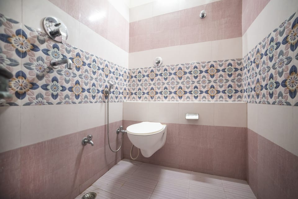 Shower, free toiletries, towels, toilet paper