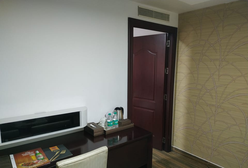 Elite Deluxe Room | Premium bedding, in-room safe, desk, soundproofing