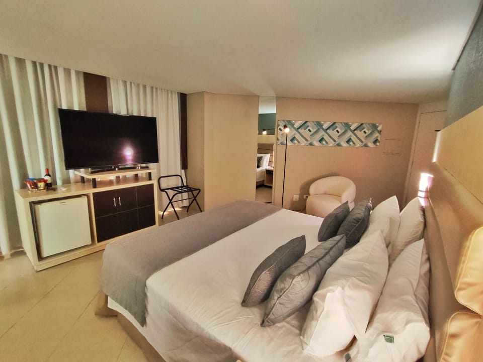 Senior Double Room | In-room safe, desk, laptop workspace, soundproofing