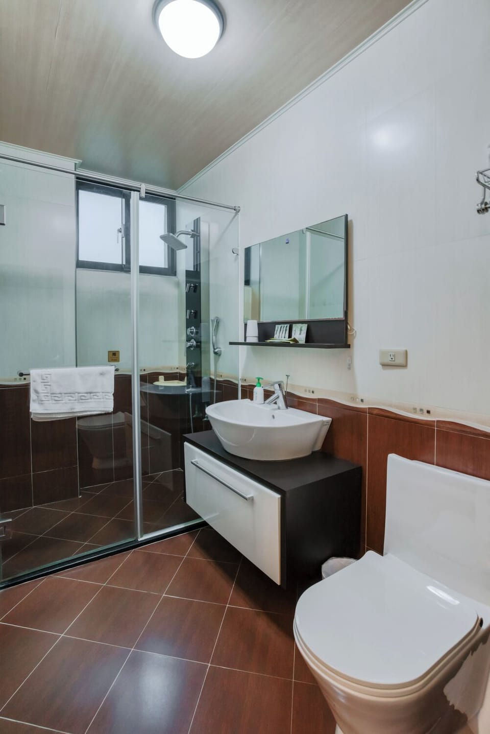 Double or Twin Room (Cannot specify bed type) | Bathroom | Deep soaking tub, free toiletries, hair dryer, slippers