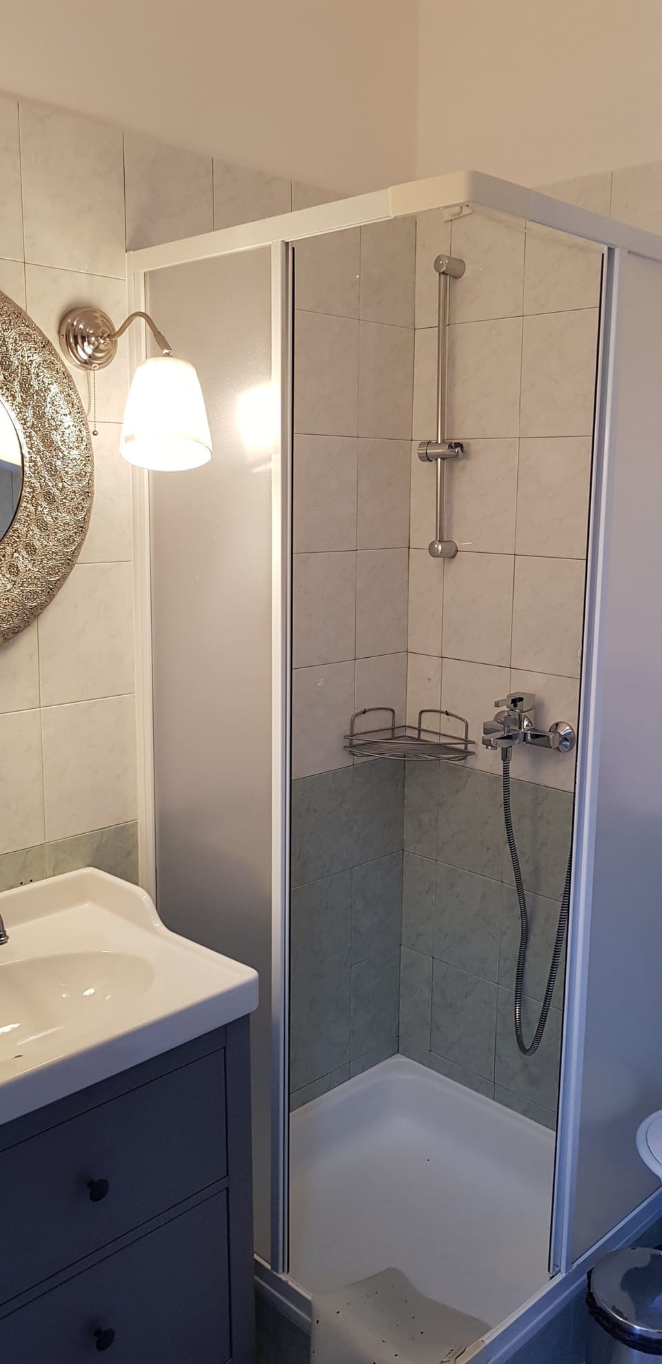 Apartment | Bathroom | Shower, free toiletries, hair dryer, towels