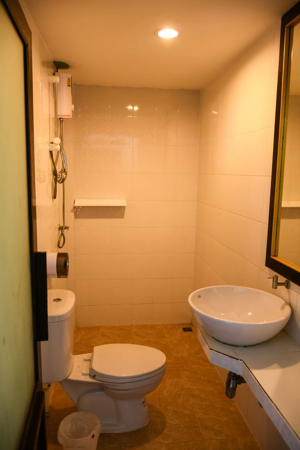 Twin Room | Bathroom | Shower, free toiletries, hair dryer, towels