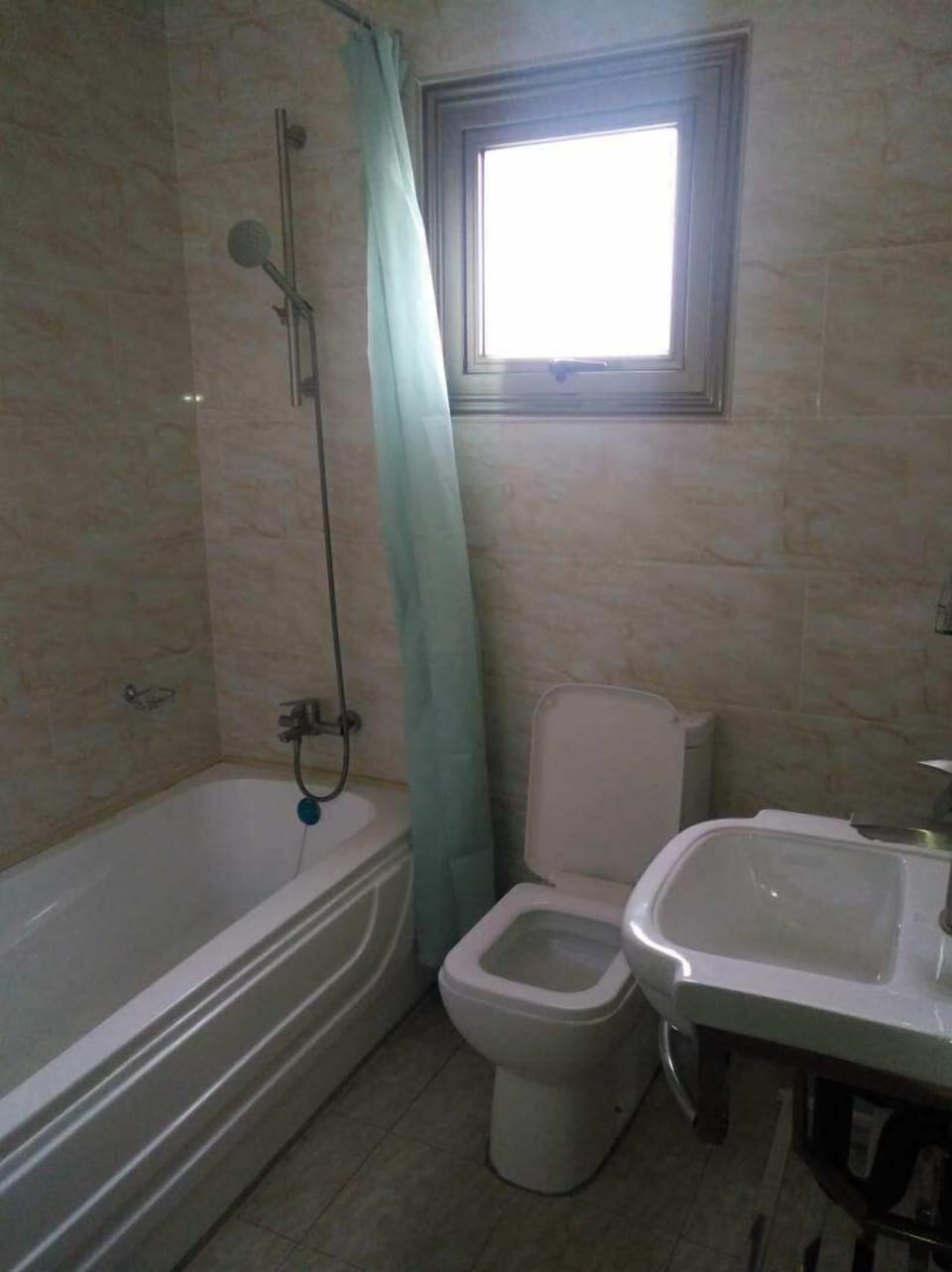 Standard Double Room, 1 Queen Bed | Bathroom | Deep soaking tub, free toiletries, towels