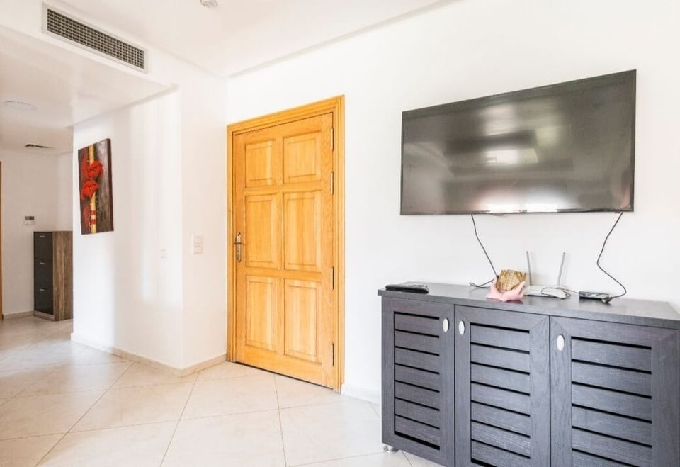 Comfort Apartment, 3 Bedrooms | Living area | 39-inch Smart TV with satellite channels, TV
