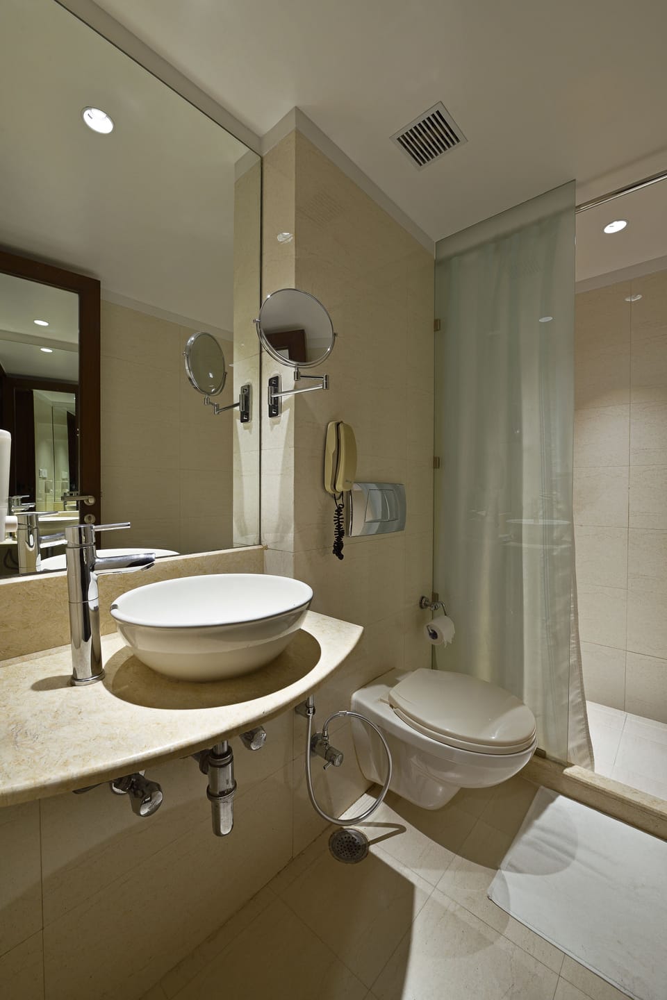 Shower, free toiletries, towels