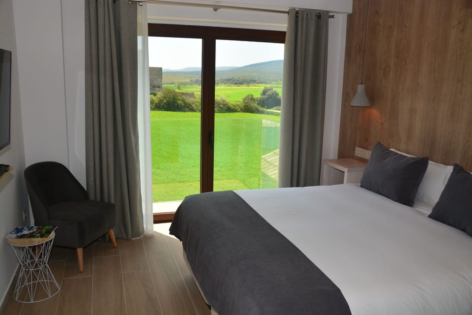 Deluxe Double Room | Premium bedding, pillowtop beds, minibar, desk