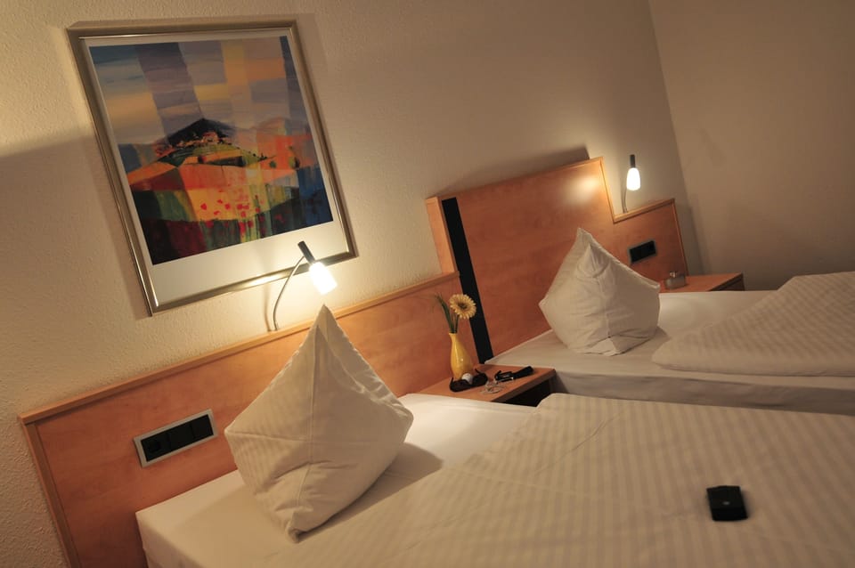Double Room | Premium bedding, desk, soundproofing, free WiFi