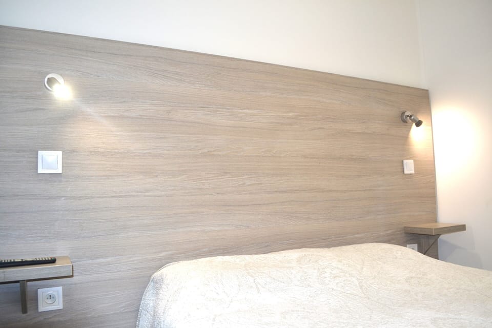 Economy Double Room (Shared toilet) | Desk, free WiFi, bed sheets