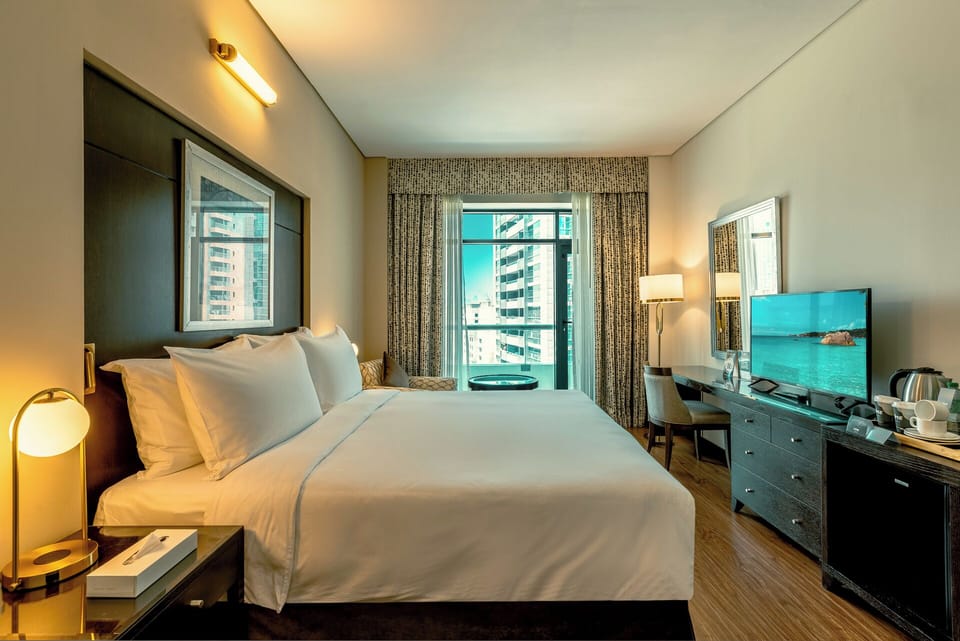 Deluxe King | Premium bedding, in-room safe, laptop workspace, blackout drapes