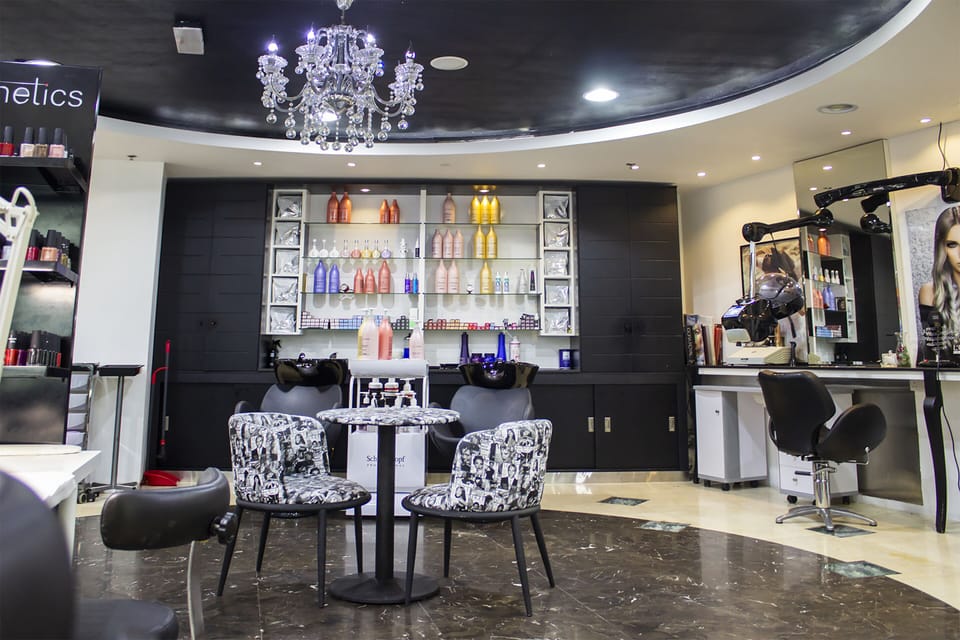 1 treatment room, manicures and pedicures