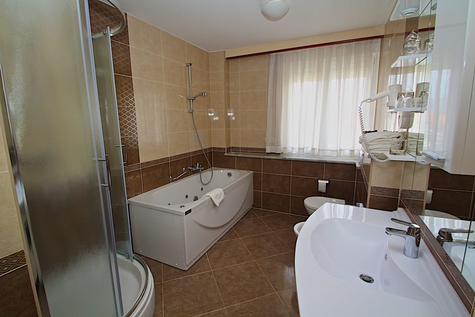 Deluxe Apartment, 2 Bedrooms, Terrace | Bathroom | Combined shower/tub, free toiletries, hair dryer, bathrobes