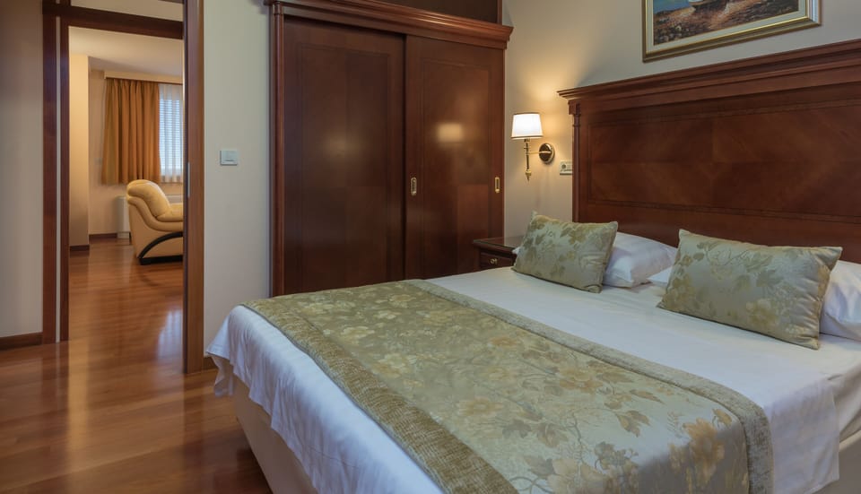 Deluxe Apartment, 2 Bedrooms, Terrace | Premium bedding, minibar, in-room safe, desk