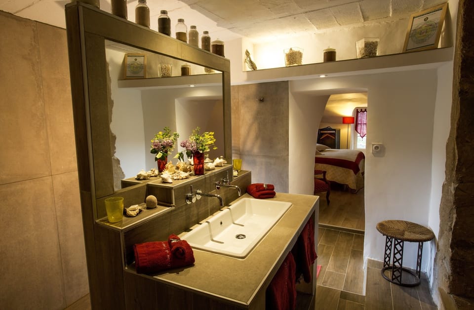 Suite (La voûte) | Bathroom sink
