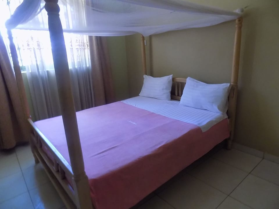 Standard Double Room | Desk, free WiFi, bed sheets